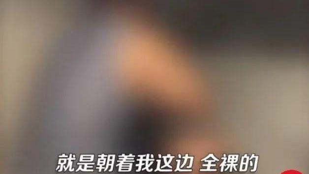 火车卧铺男子面对女乘客裸睡