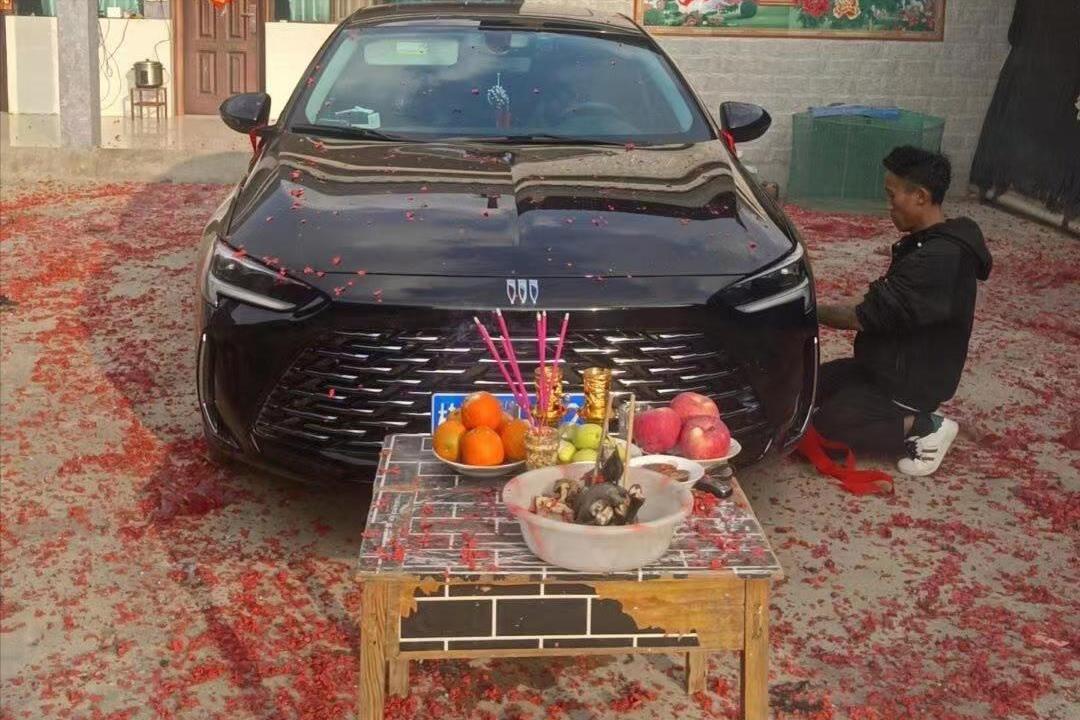 新车买完后，为啥建议在4S店放一夜？销售说出实情：为了你好
