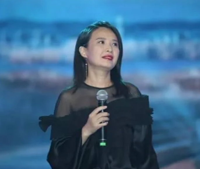 李煜：养破产男朋友5年，如今稳定美满