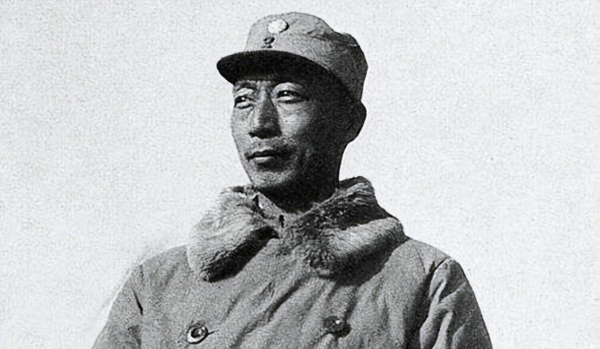 1935年，红军来到一个叫哈达铺的地方暂歇，聂荣臻让警卫员杨家华去买俩烧饼吃。当