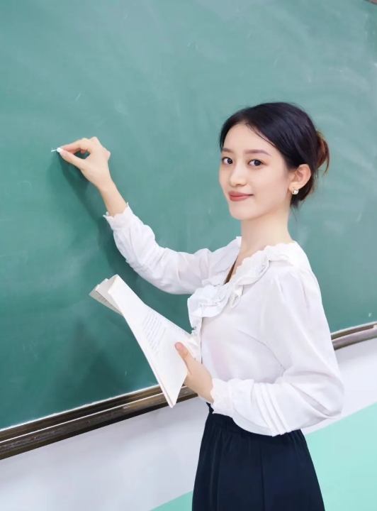 感恩曾经的各位老师，多年前培养教育了我，走上成才之路。

祝愿每一位教师，节日快