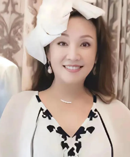 兰姐直播燃爆了！

停播三天后，兰姐回归直播间，人气爆棚！  短短一小时，销售额