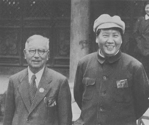 蒋介石和毛泽东都是近代民国史上的风云人物，一个一步步登上权力顶峰，一个是真正为百