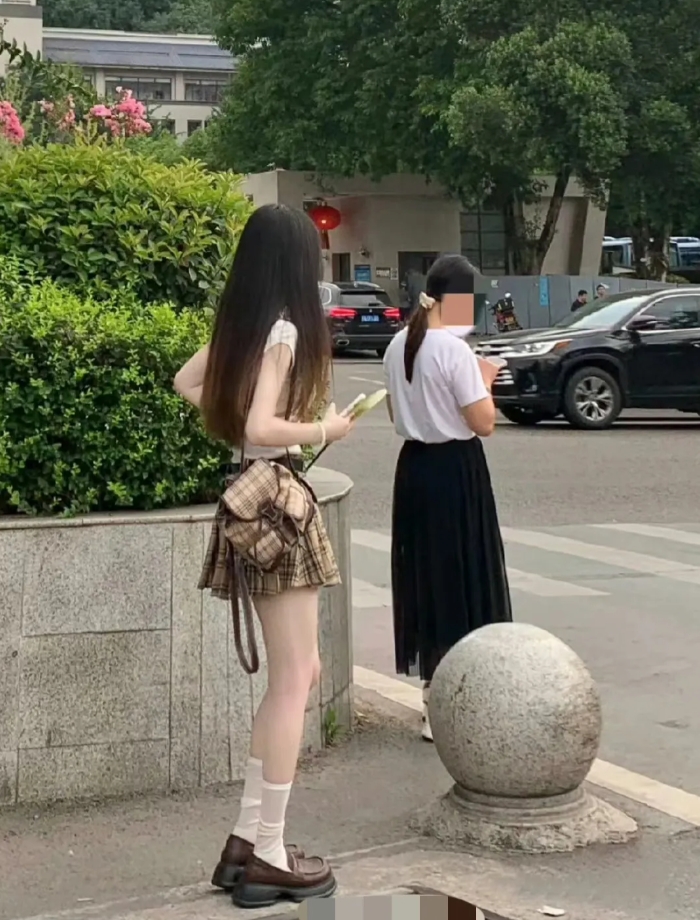 为什么这种不用看脸也知道是大美女？
