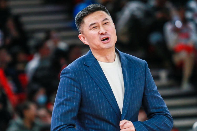 “粤三崩”再现！广东单节狂输26分