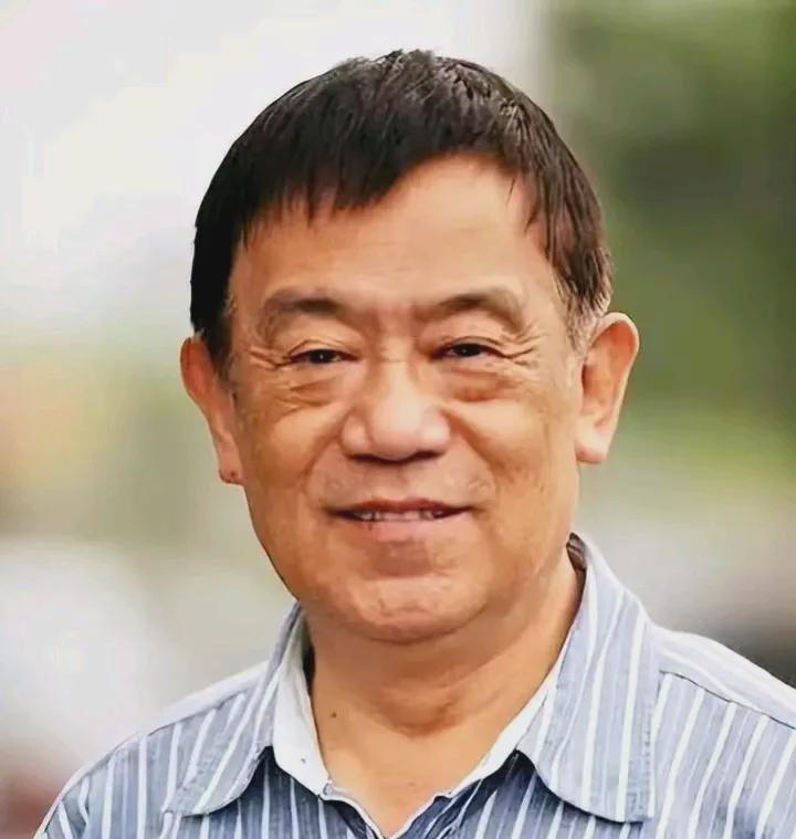  
 
 
说起老戏骨高明，很多人记得他在《孔繁森》里塑造的经典形象。这位84岁