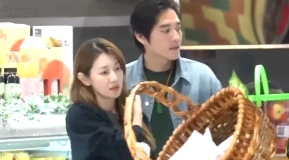 大s苦苦倒追的男星，如今也是离婚了，好好的一儿一女，娇妻都不要，居然离婚？40多