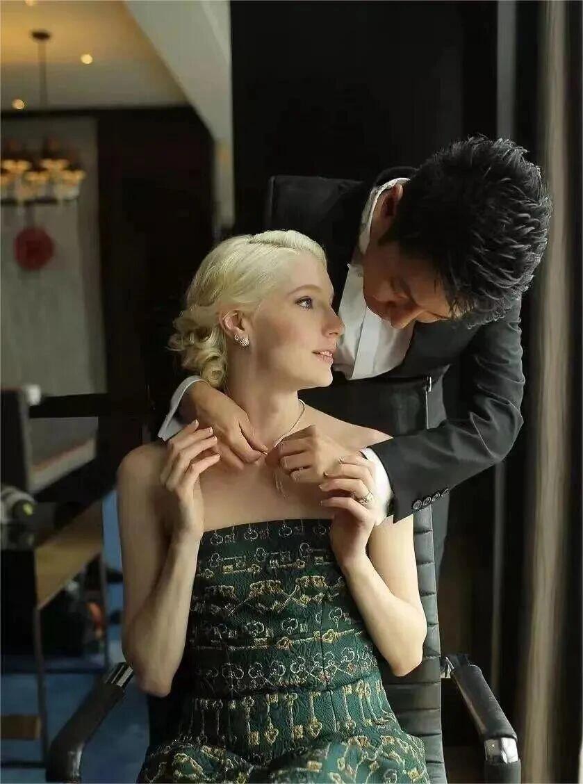 都说撒贝宁人生开挂，他老婆也一样好嘛❗
——
撒贝宁，可以说是真爽文男主走进现实