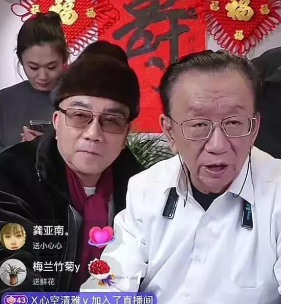 侯耀华在抖音直播时透露杨议摆知相关情况，并出人意料地介绍了他的一对双胞胎女儿。具