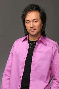 20年前，童安格结束了他的婚姻。六年后，他重拾初恋情缘，与廖海莉步入婚姻殿堂。这