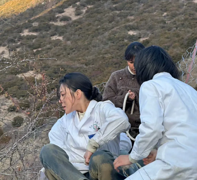 张馨予发文，自己在西藏待了三个月，经历从高反到逐渐适应的过程。

刚开始在西藏，