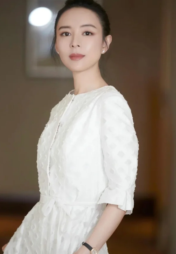 张静初是一位才华横溢、备受瞩目的女演员