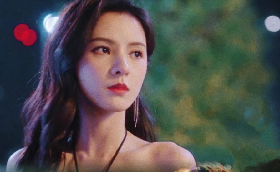 《猜猜我是谁》是一部现代偶像剧，剧情有逻辑，演员演技不错，但全程裸播，无人问津。