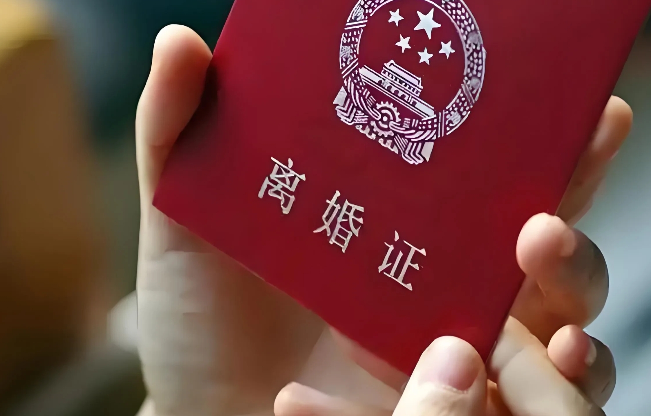 北京，女子为了孩子上学，和丈夫“假离婚”，二人协议约定，3套房2套给女方，男方每