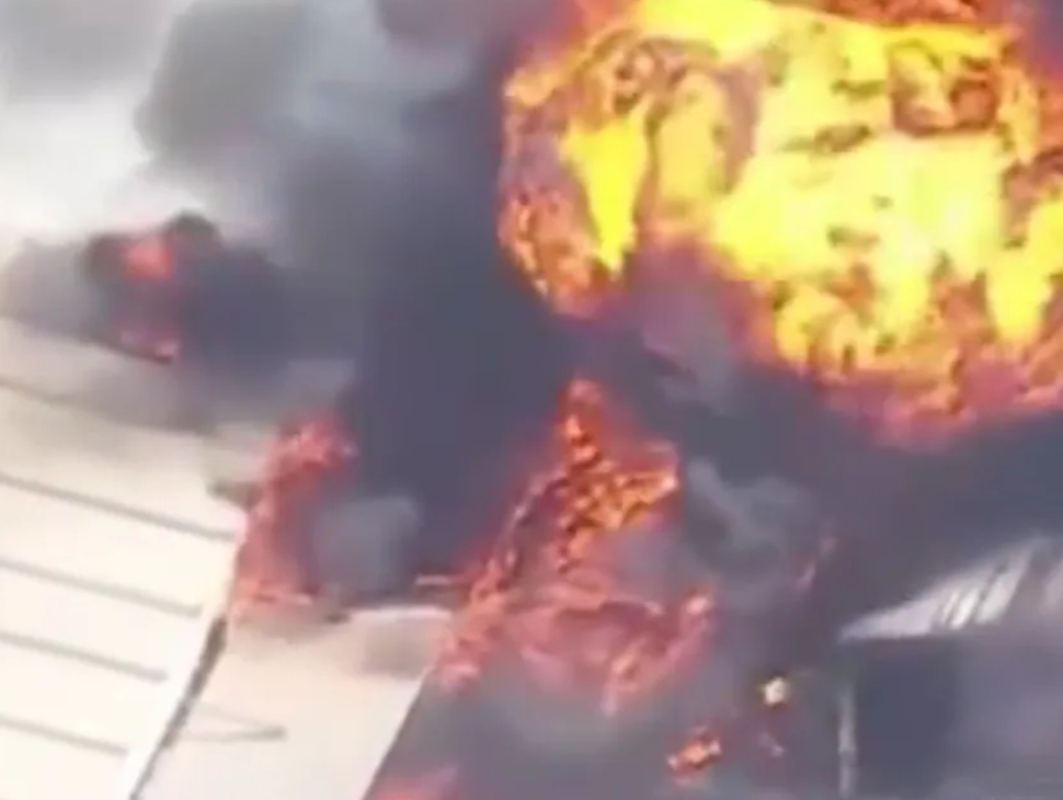 快讯！
悉尼市郊工厂爆炸起火！

据报道，2月4日，悉尼市郊一工厂起火爆炸，现场