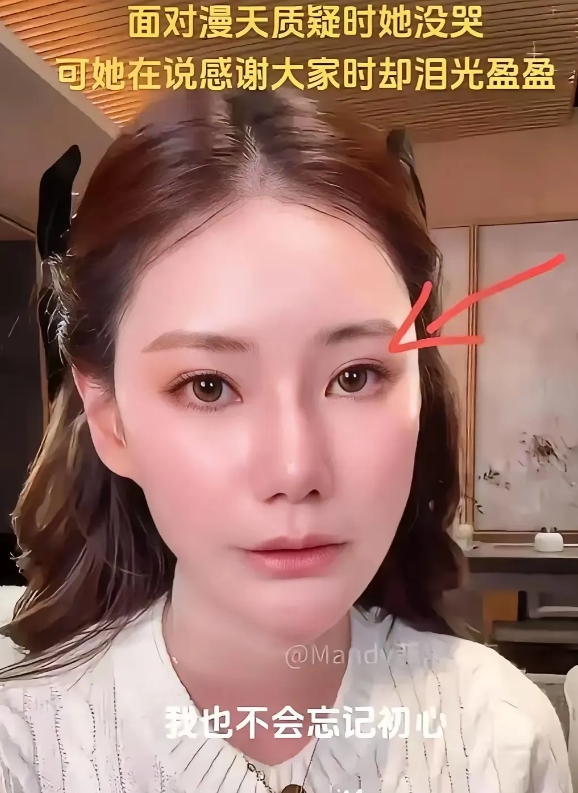 马筱梅的直播间一开播便掀起热潮，面对黑粉的攻击，她冷静应对，展现了超凡的情商与毅