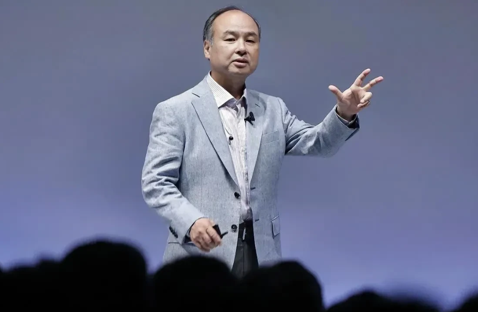 特朗普就职典礼上，孙正义作为特邀嘉宾发表讲话。他兴致勃勃地宣称，为支持总统选举，