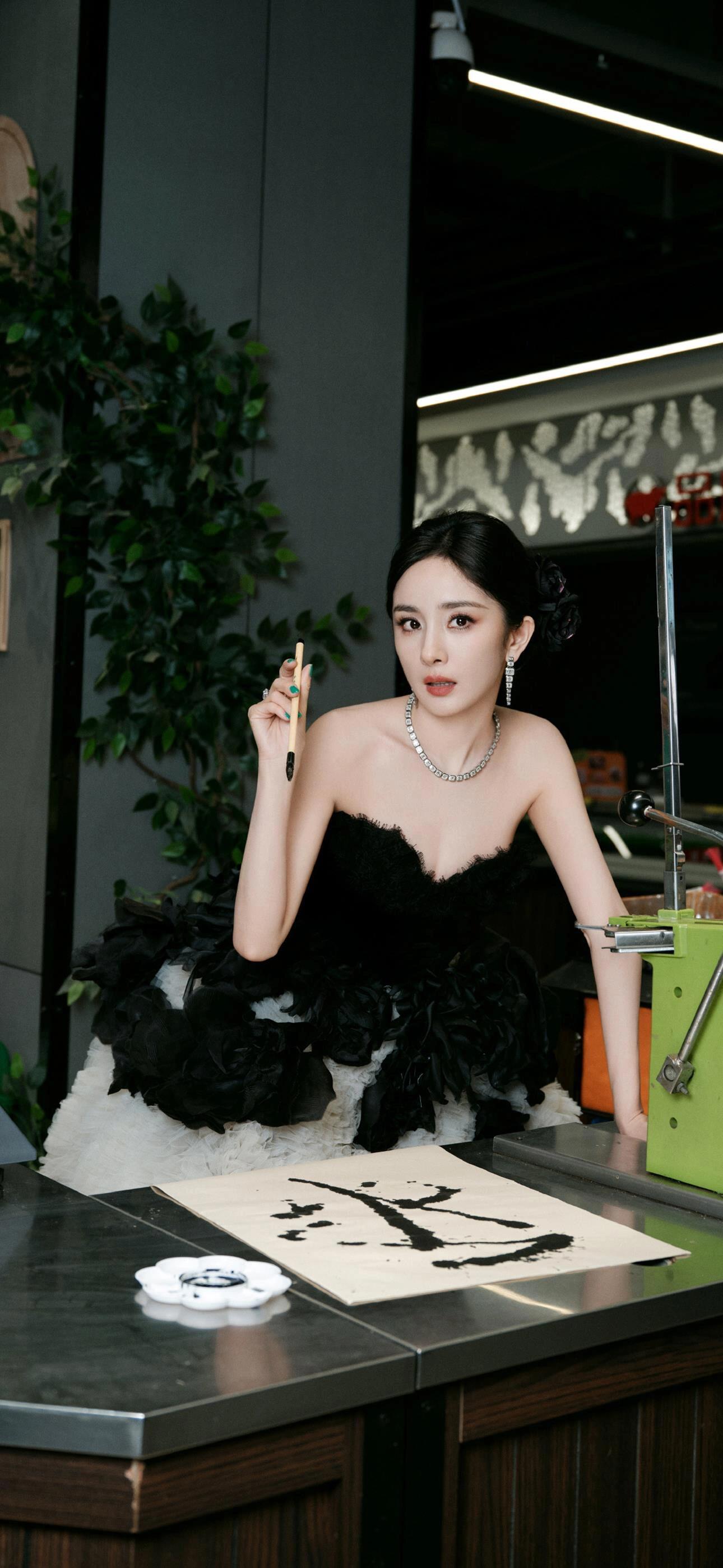 杨幂经典黑白撞色