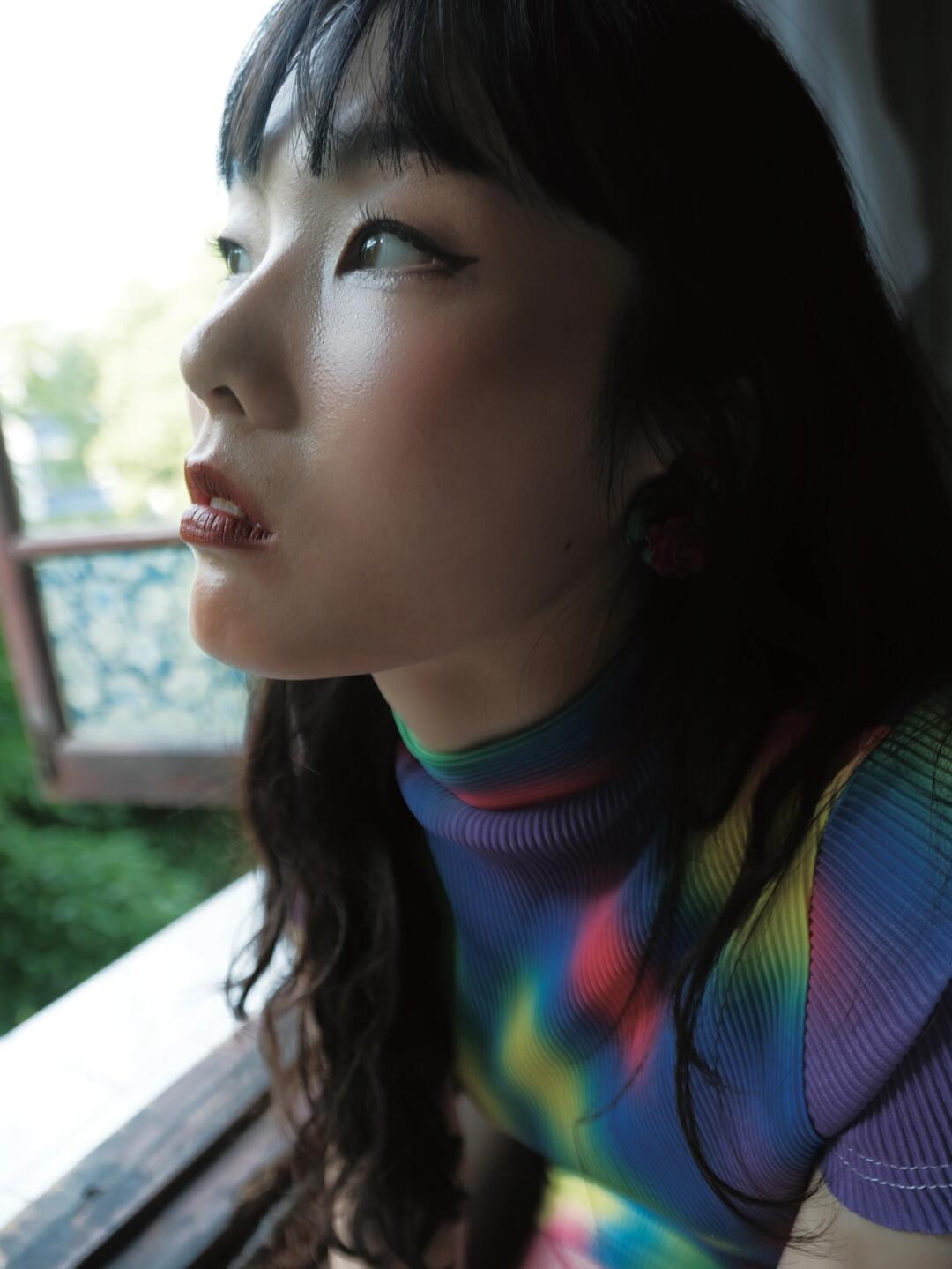 欲望把眼前的地板铺满