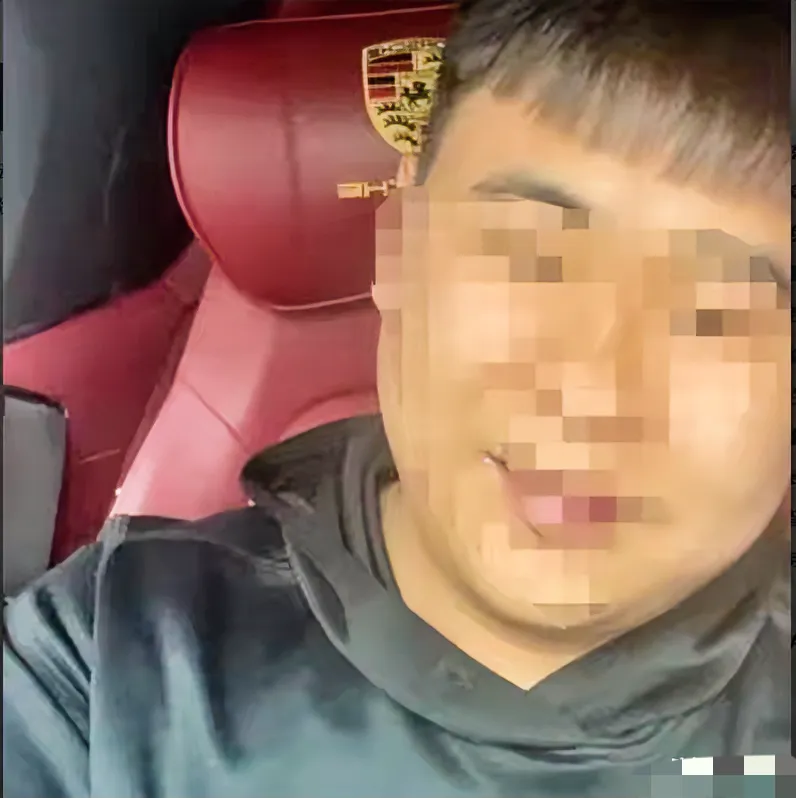 据说被大火烧成一具骷髅前，生前的烧烤店老板长得圆脸，离过婚，大概三十多岁，还有个