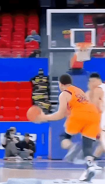 洛夫顿，在NBA打文班亚马的选手！在CBA更是嚣张的狠！