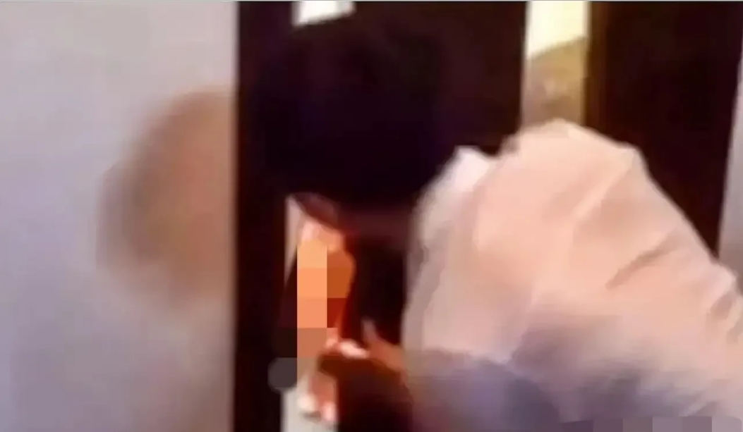 广东，一女子身材火辣，喜欢到健身房健身，健完身后便到浴室冲澡，岂料，竟发现一男子