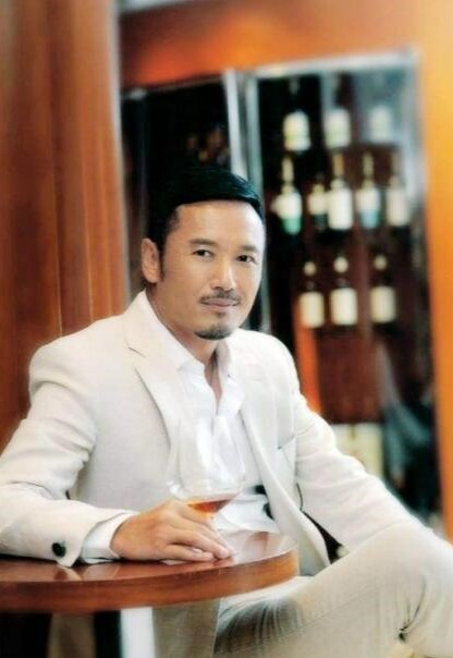 妻子败光20亿，65岁苗侨伟被迫抛售豪宅