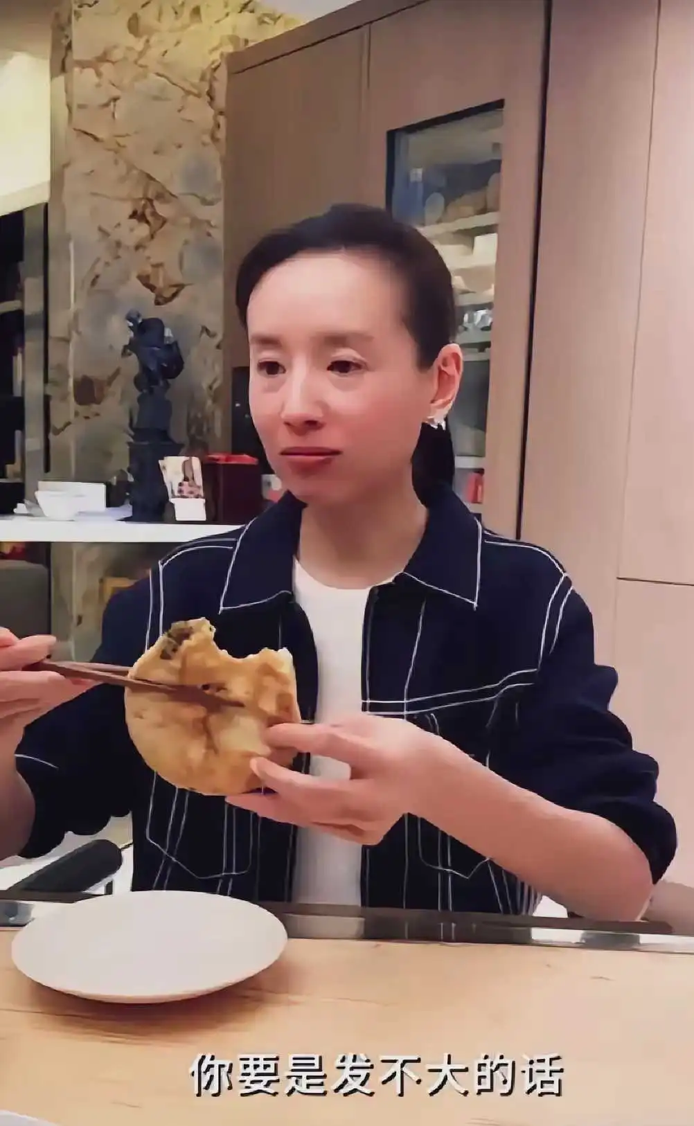 44岁董洁近照曝光，岁月痕迹引热议