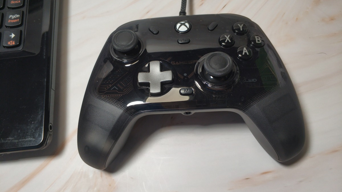 XBOX手感炫彩灯效，沉浸式游戏体验：盖世小鸡影舞者游戏手柄