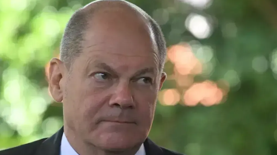 舒尔茨给普京打电话了！德国政府发言人赫贝斯特雷特表示，11月15日，德国总理朔尔