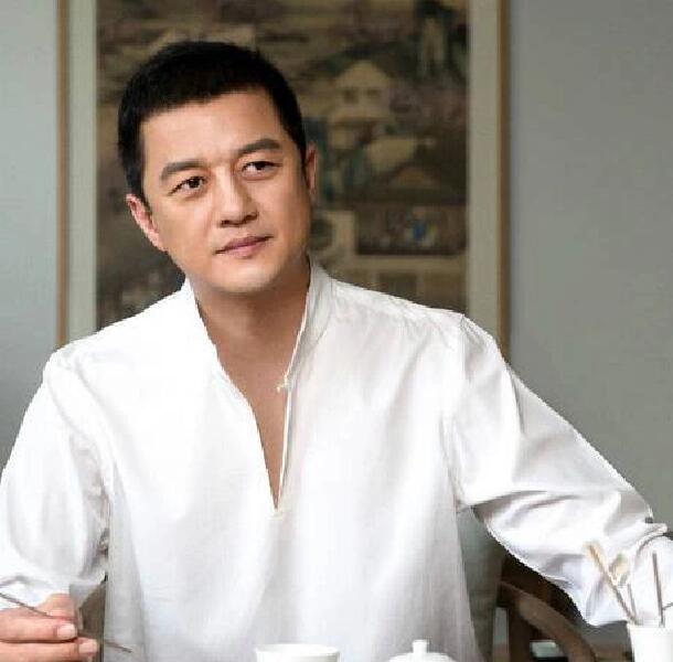 李亚鹏：事业与家庭的双赢人生典范