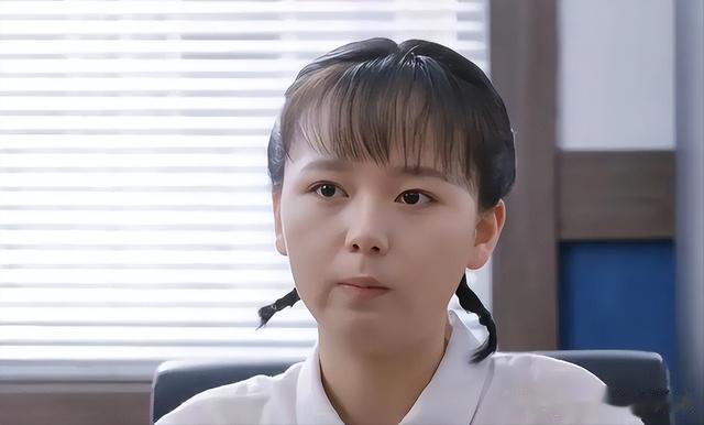 《人民警察》陆毅女儿选角失败,16岁老气横秋,没想到演过薛宝钗(陆毅穿搭)-第4张图片-九妖电影 《人民警察》陆毅女儿选角失败,16岁老气横秋,没想到演过薛宝钗(陆毅穿搭)-第4张图片-九妖电影