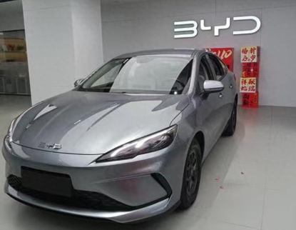 比亚迪海豹05 DM-i已于2025年1月7日开启预售，预售价区间为8.98万至