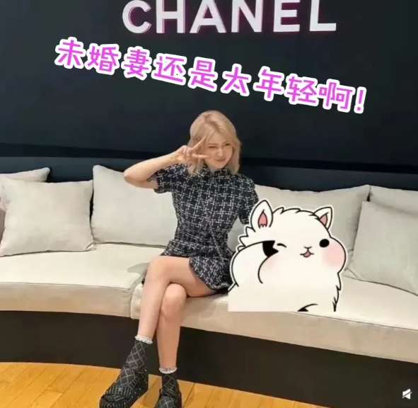 时隔近一个月，覃海洋未婚妻深夜再发几千字长文，开房信息都曝了，太猛了吧！
1、并