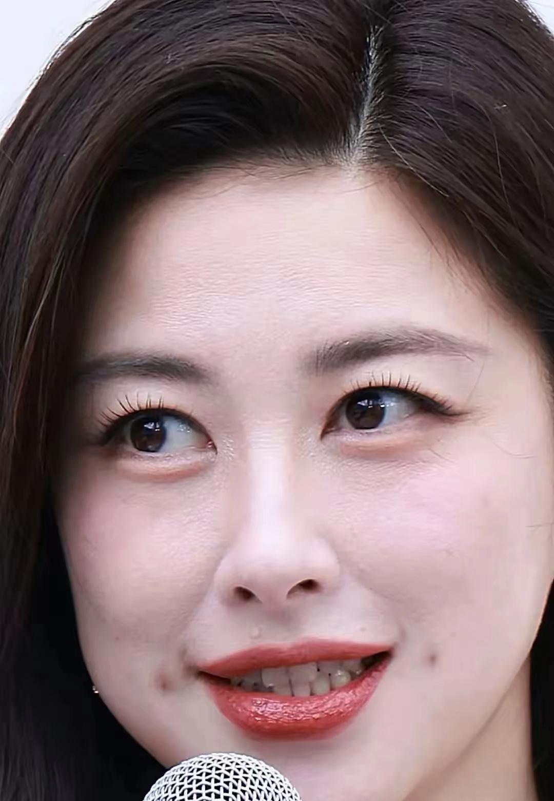 曾被西方媒体评为世界100张最美丽面容的中国女明星—朱珠