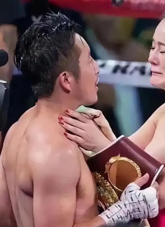 拳王邹市明即便重出江湖，也很难填平亏光的2个亿。

这个数对于娱乐明星来说也许只
