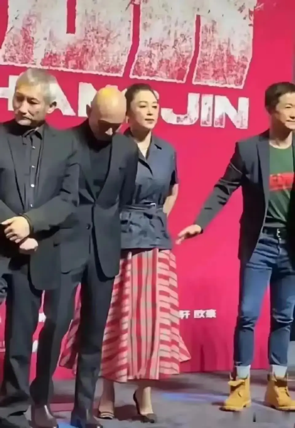 这个风韵犹存的半老徐娘是谁？
