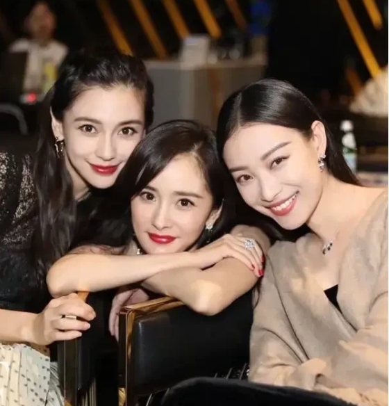 仔细看这三张脸，你会发现，杨幂是最漂亮的，也是最有气质的。