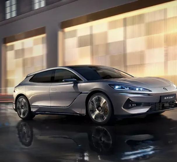 腾势Z9GT：豪华轿车市场的全新力作