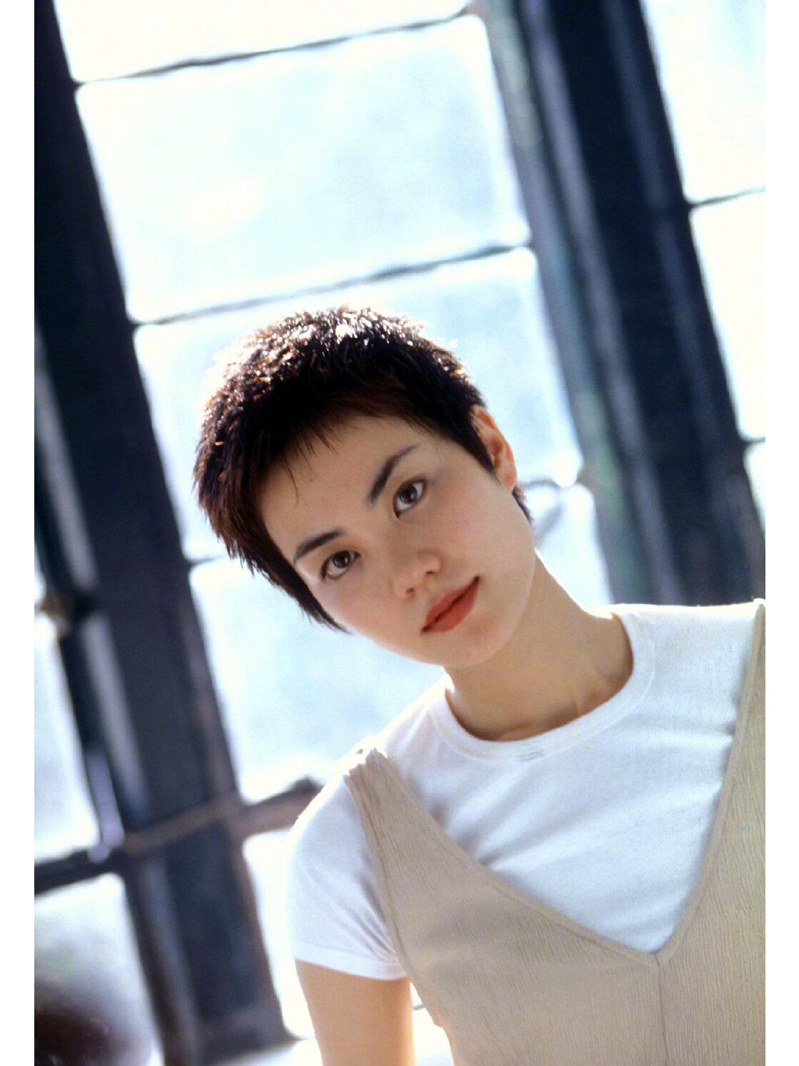 王菲，华语流行乐女歌手、演员