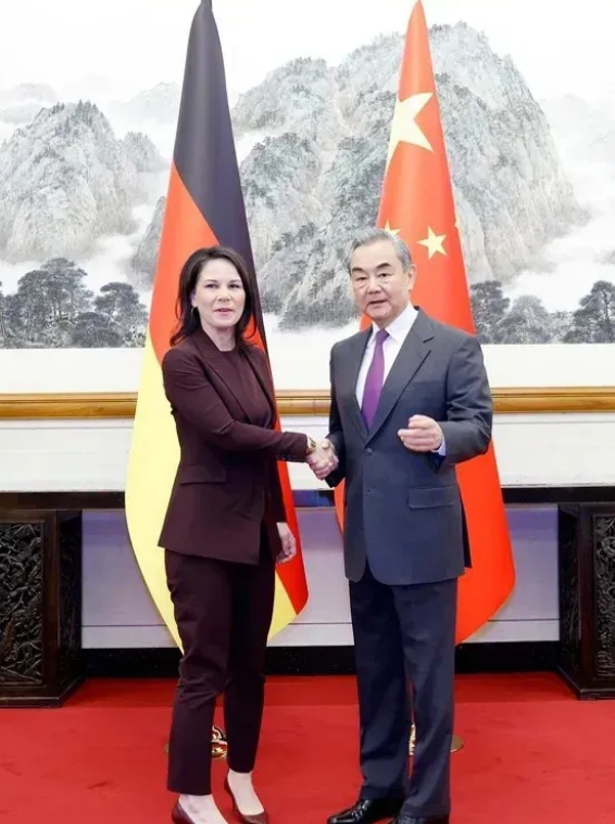 德国蹦床外长夜郎自大，在北京竟然想教中国人做事