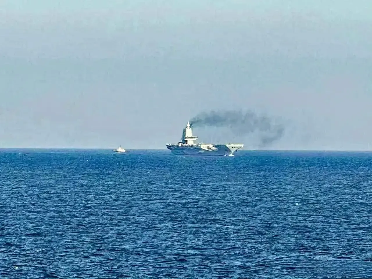 海试中的福建舰冒黑烟了，这印证了常规动力的说法，核动力党们终于可以死心了，但即使