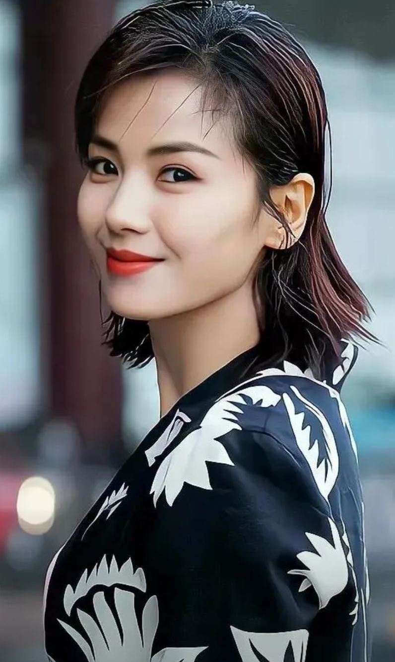 中国十位国宝级女演员：1.蒋雯丽2.海清3.孙俪
（第一）蒋雯丽，演技派大姐大。