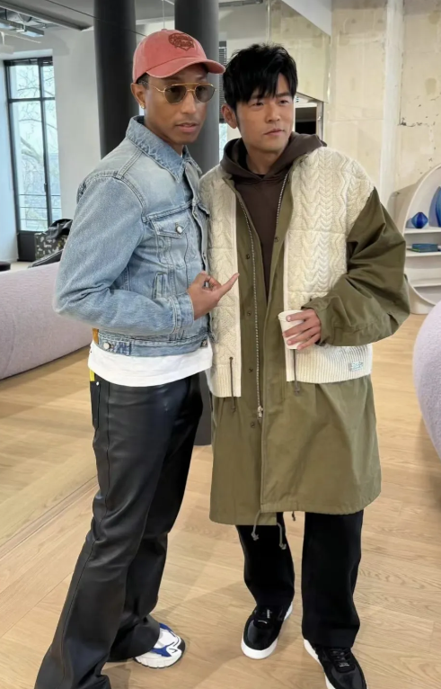 周杰伦没啥时尚感，穿了一身奢侈品依然感觉像地摊货