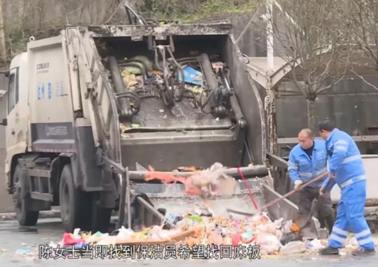 厦门，女子结婚时，公公用名贵木材给他们做婚床。30年后，女子丈夫离世。丈夫出殡后