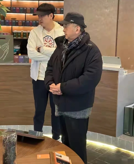 久未露面的这个人，你还记得他吗？
这么多年好像消失了一样。
当年可是春晚上叱咤风