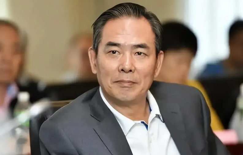 随着杜兆才一审获刑十四年，此刻我更加佩服以下兢兢业业为中国足球做事的3人

1、