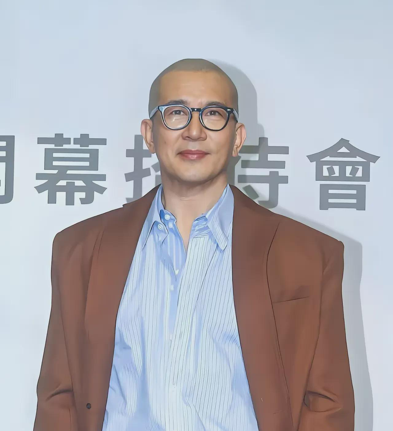  
 
当年大S在蓝正龙面前完全颠覆了银幕形象。热恋期连上厕所都要憋着不敢去，生