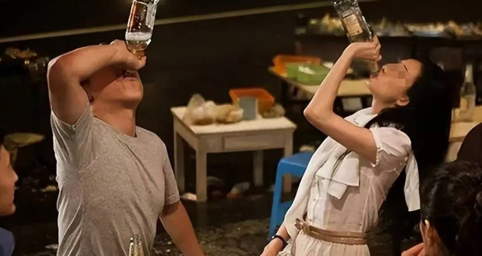 湖北孝感，23岁的青年李明与刚认识不到一天的13岁女孩小花，因一场偶然的相遇而结