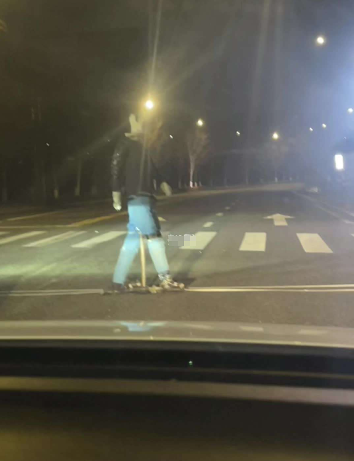 这不会是碰上什么奇怪的东西了吧